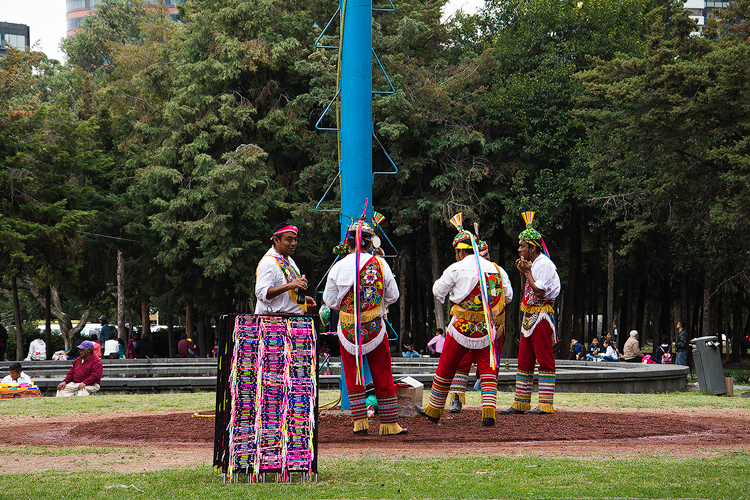 Natives in Mexico city preparing for rope diving