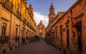 Thumbnail for 5 Expert Tips for Visiting Mexico City on a Budget